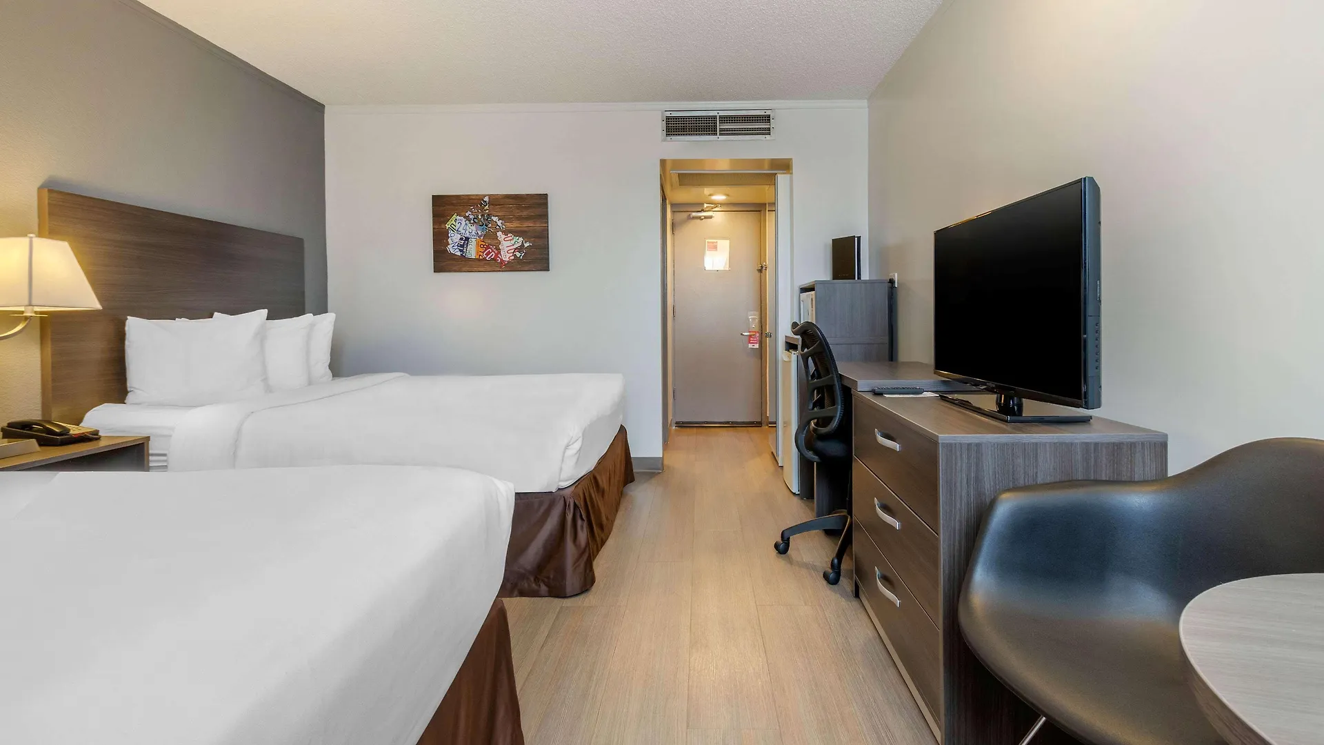 Super 8 By Wyndham Macleod Trail Calgary Hotel