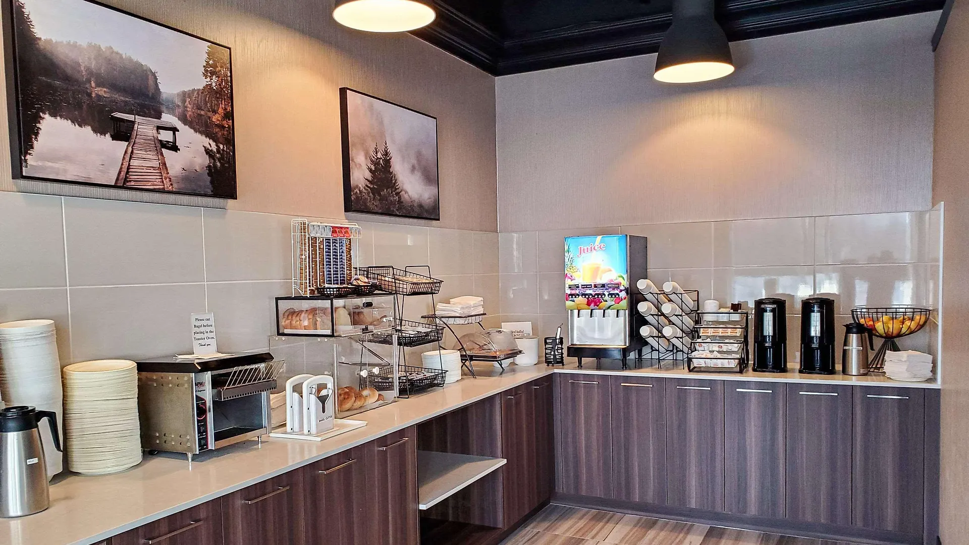 Super 8 By Wyndham Macleod Trail Calgary Hotel