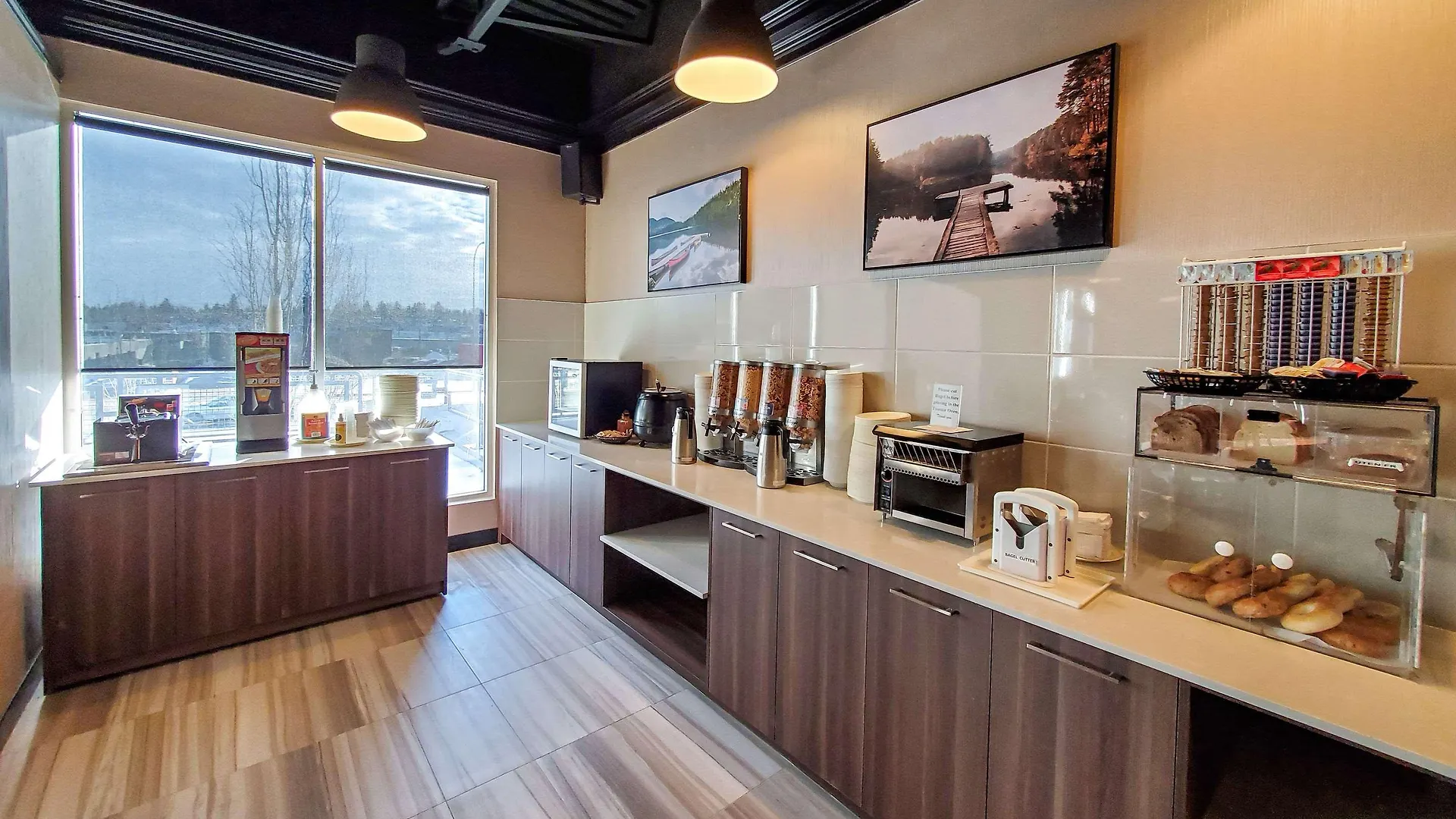 Super 8 By Wyndham Macleod Trail Calgary Hotel