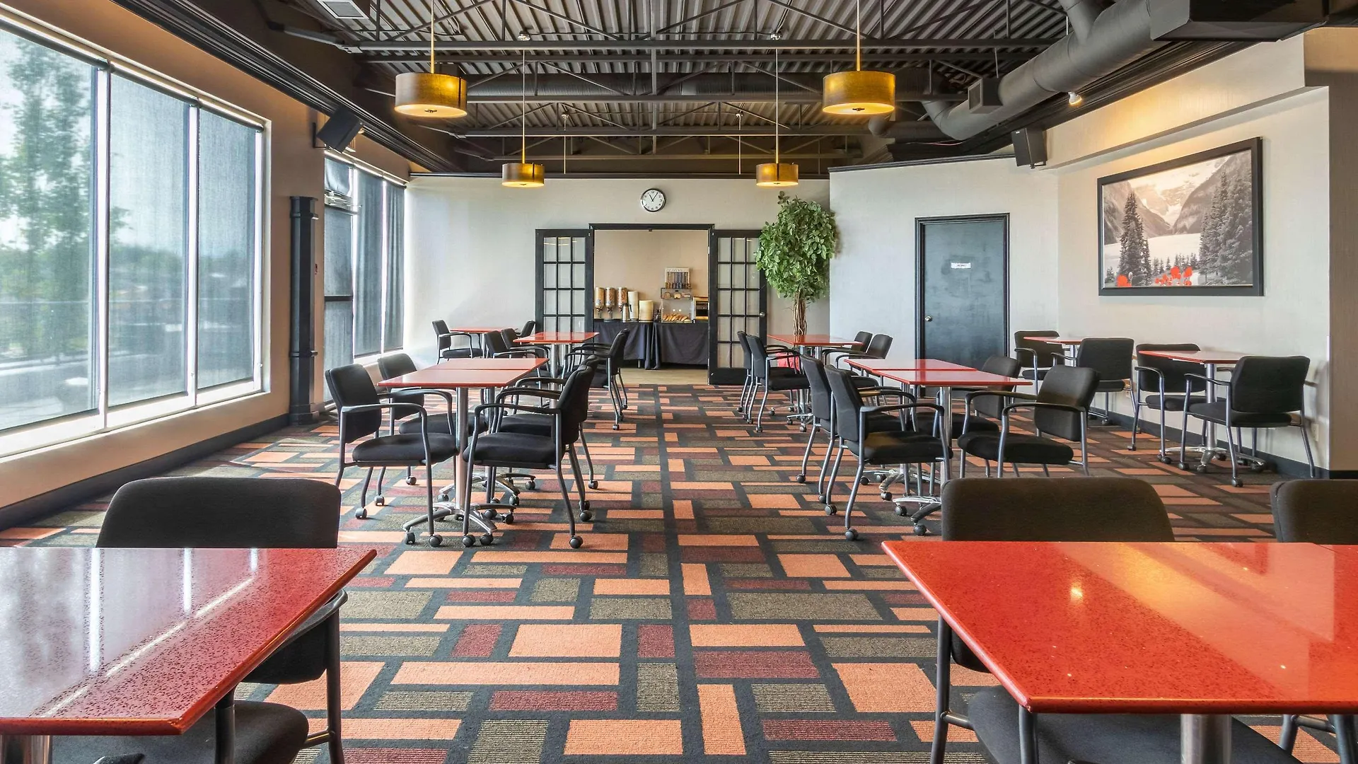 Super 8 By Wyndham Macleod Trail Calgary Hotel