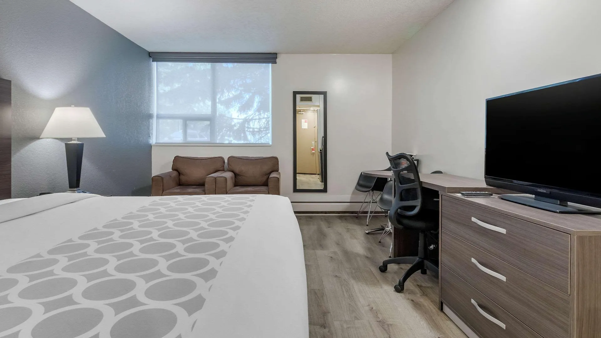 Super 8 By Wyndham Macleod Trail Calgary Hotel 3*,  Canada