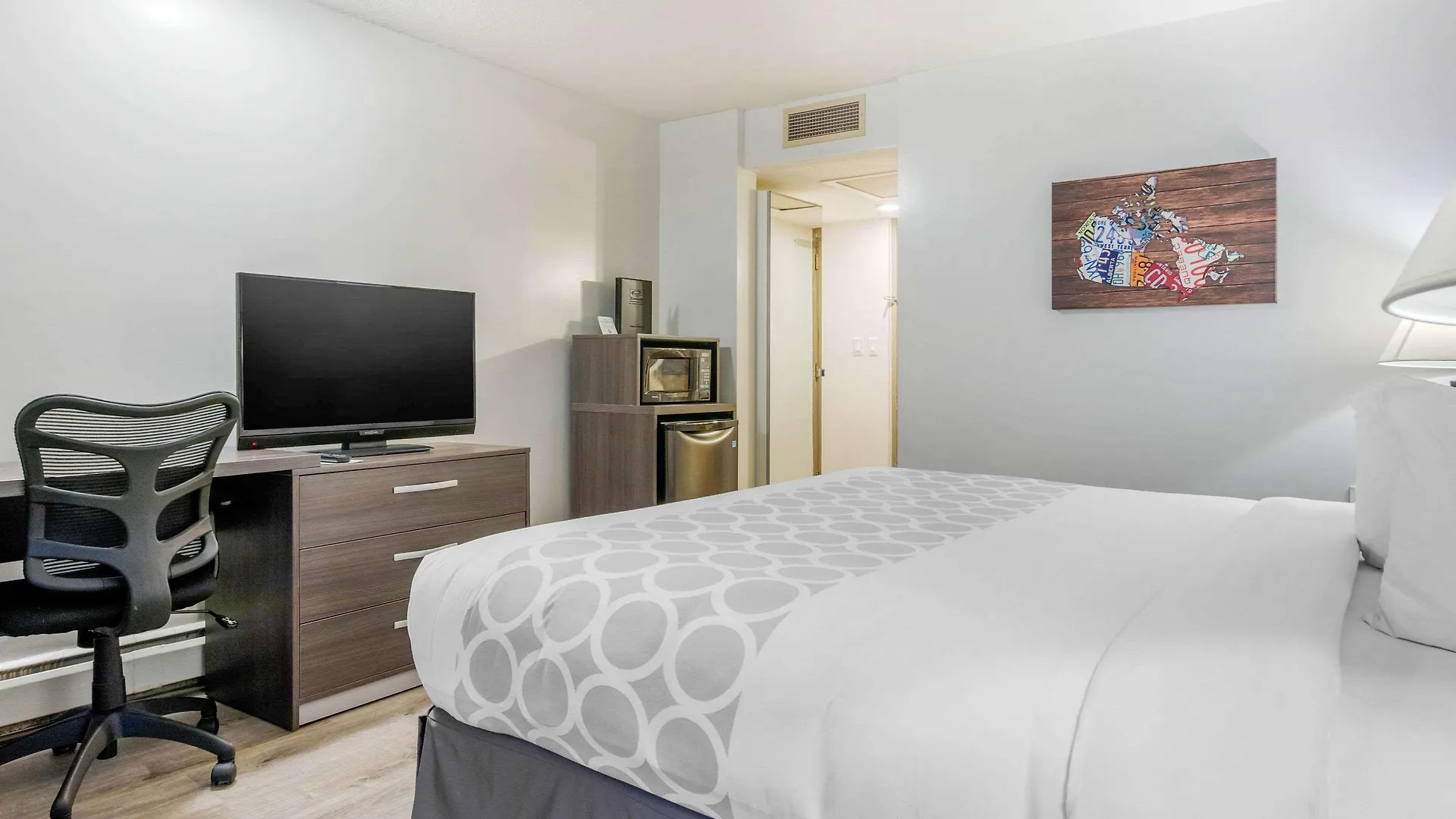 Super 8 By Wyndham Macleod Trail Calgary Hotel 3*,  Canada