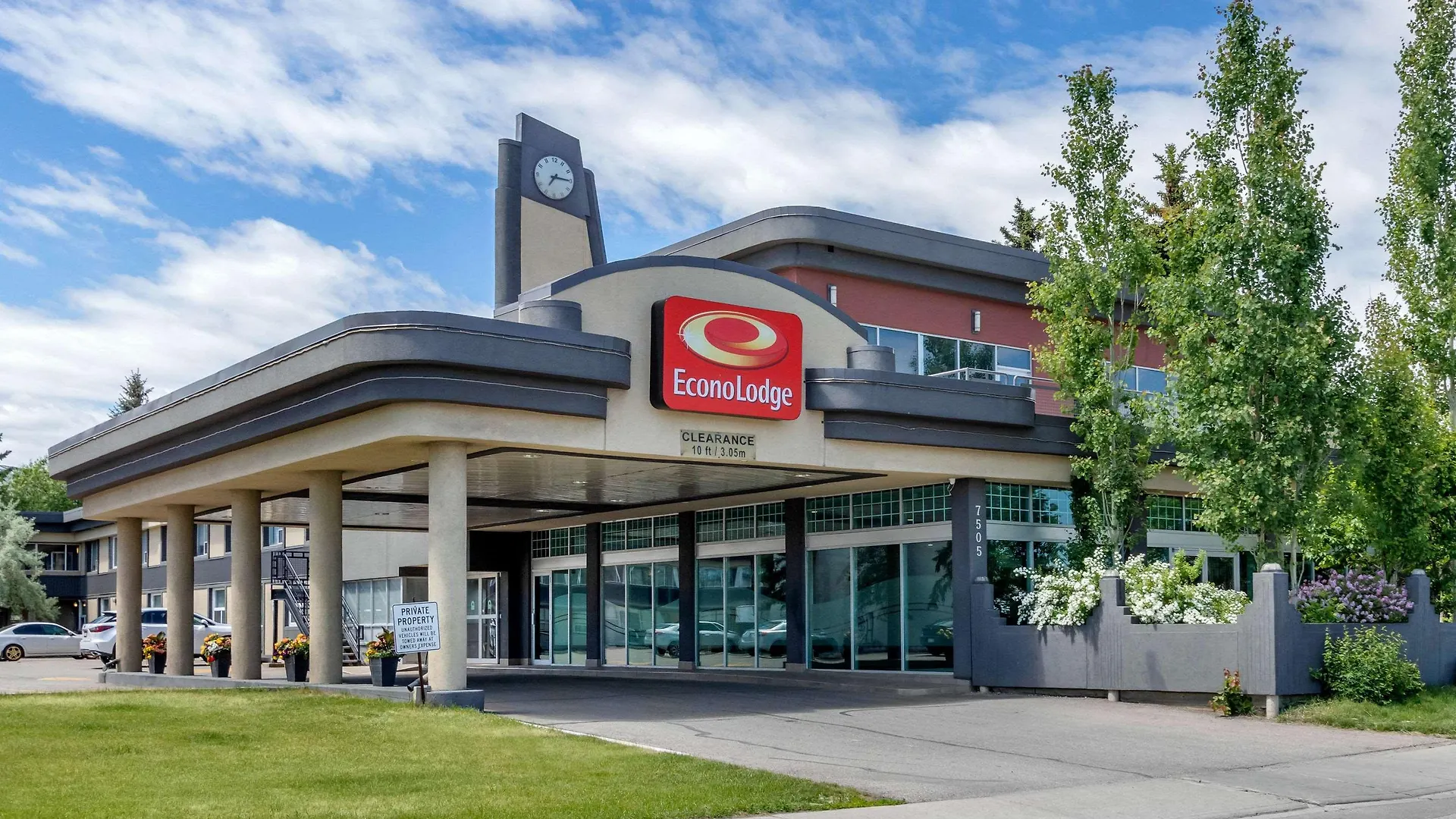 Super 8 By Wyndham Macleod Trail Calgary Hotel