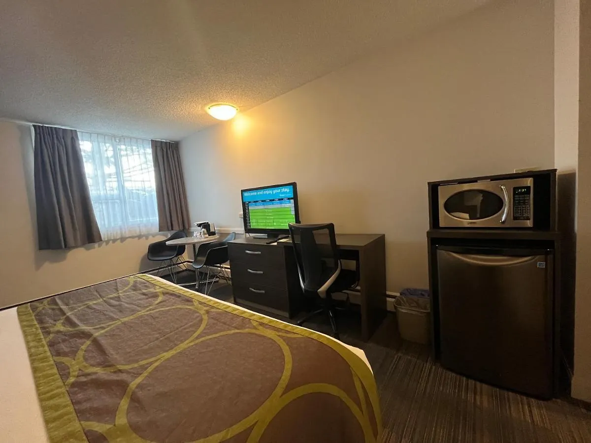 Super 8 By Wyndham Macleod Trail Calgary Hotel