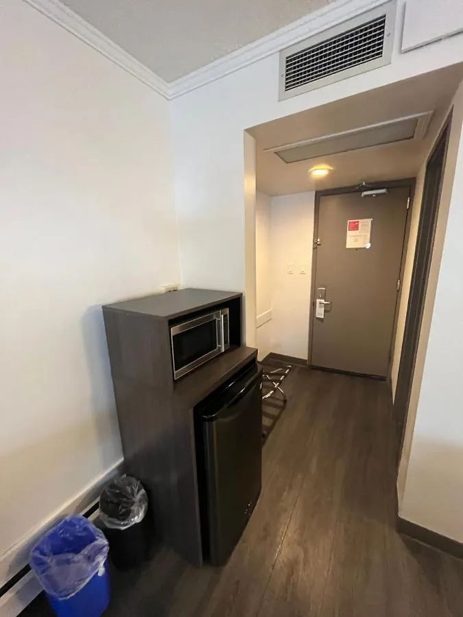 Super 8 By Wyndham Macleod Trail Calgary Hotel