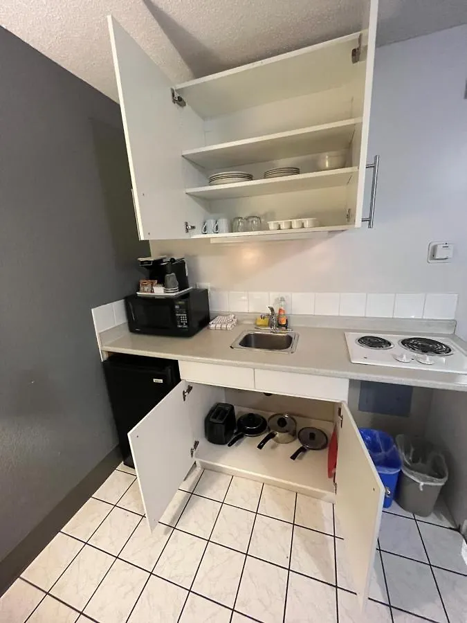 ***  Super 8 By Wyndham Macleod Trail Calgary Hotel Canada