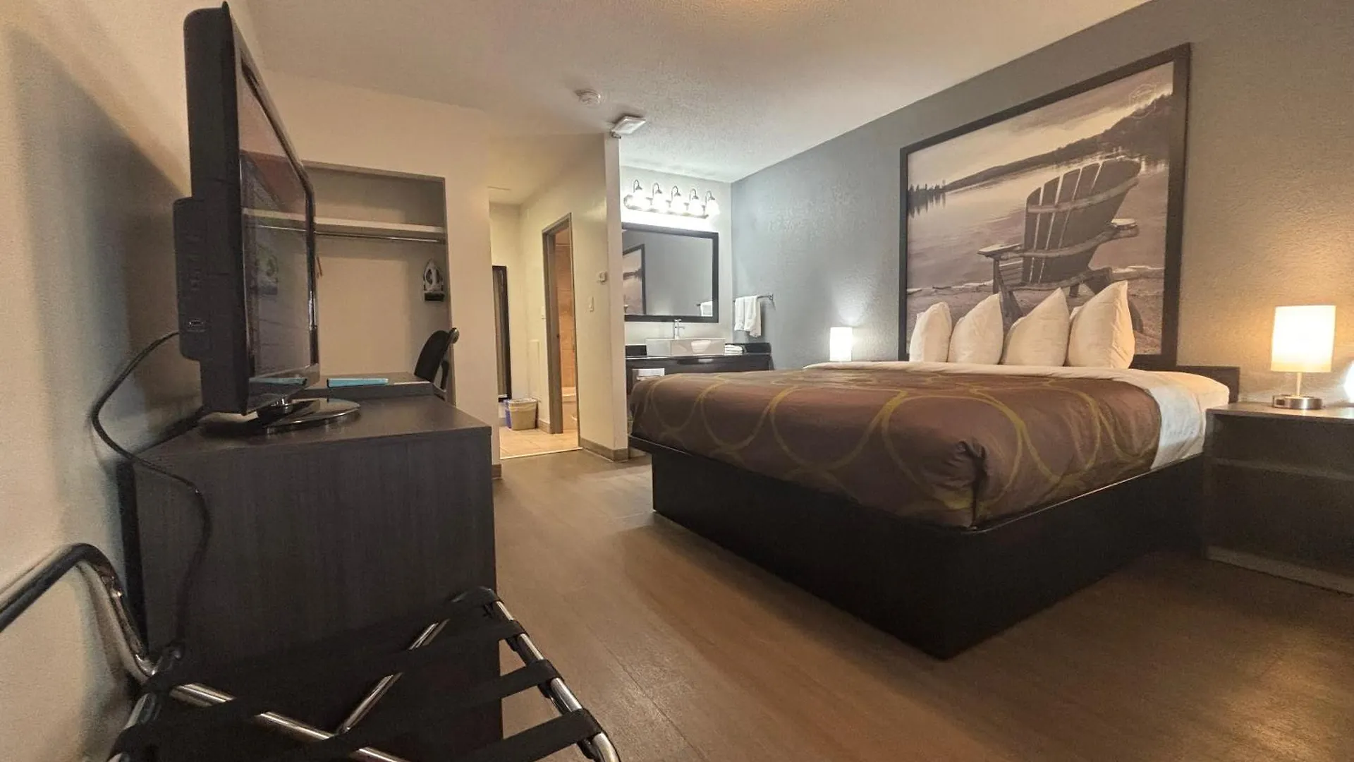 Super 8 By Wyndham Macleod Trail Calgary Hotel