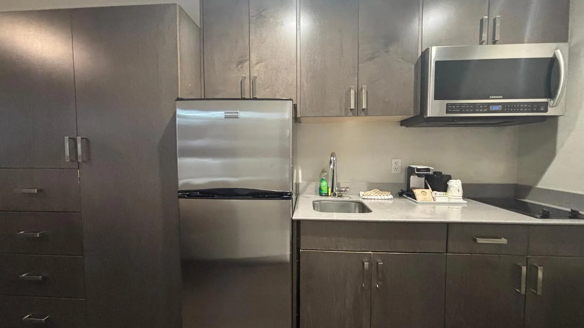 Super 8 By Wyndham Macleod Trail Calgary Hotel