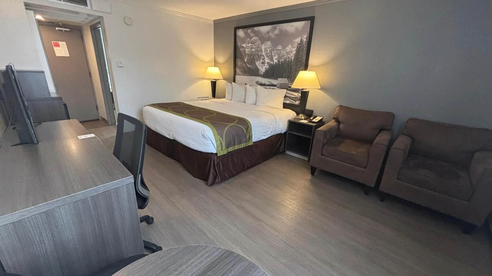 Super 8 By Wyndham Macleod Trail Calgary Hotel