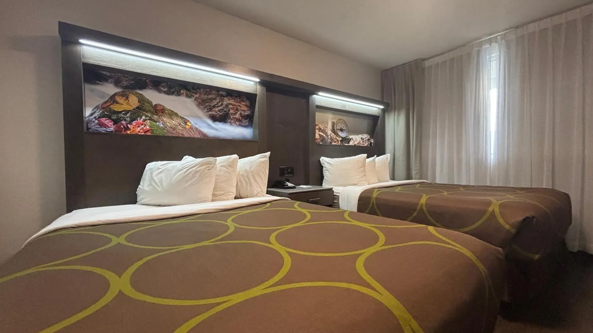 Super 8 By Wyndham Macleod Trail Calgary Hotel 3*,