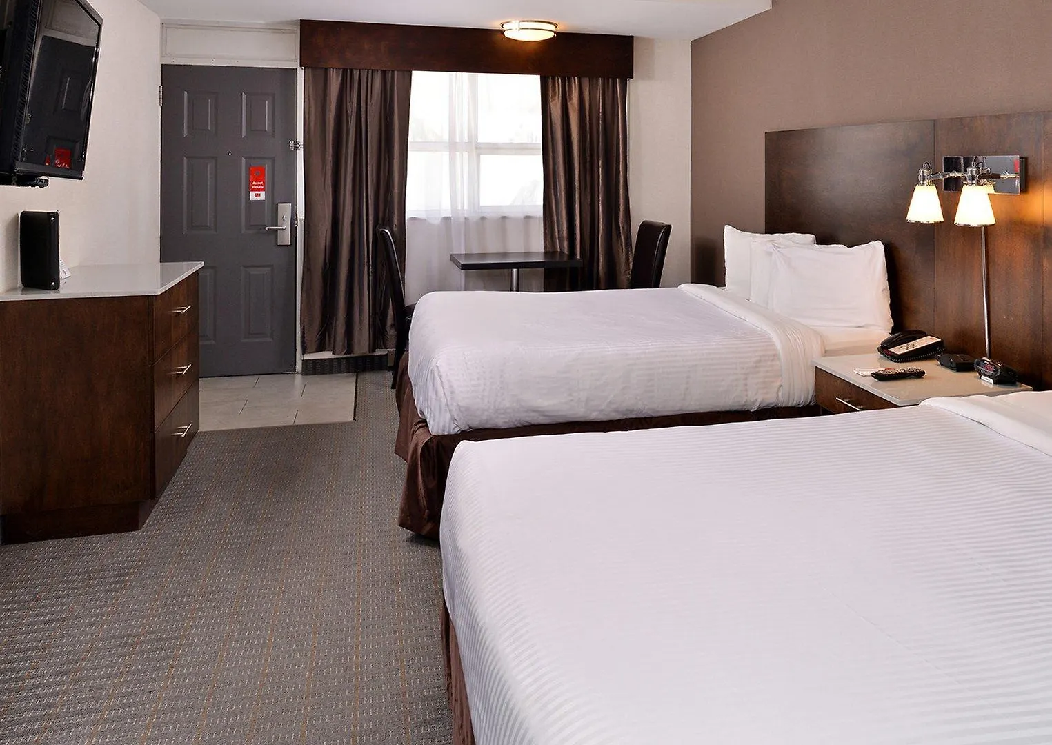 Super 8 By Wyndham Macleod Trail Calgary Hotel