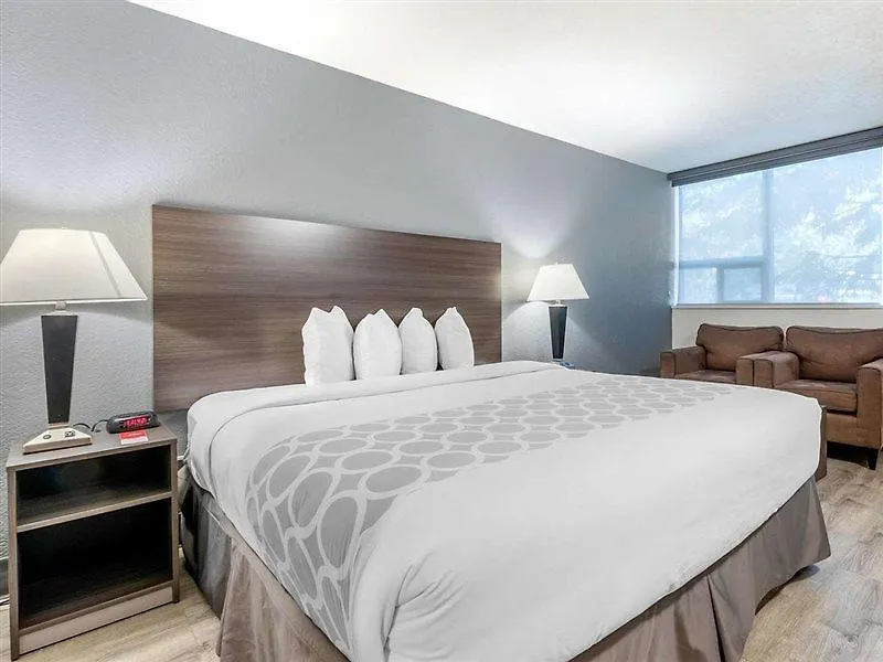 Hotel Super 8 By Wyndham Macleod Trail YYC 3*,