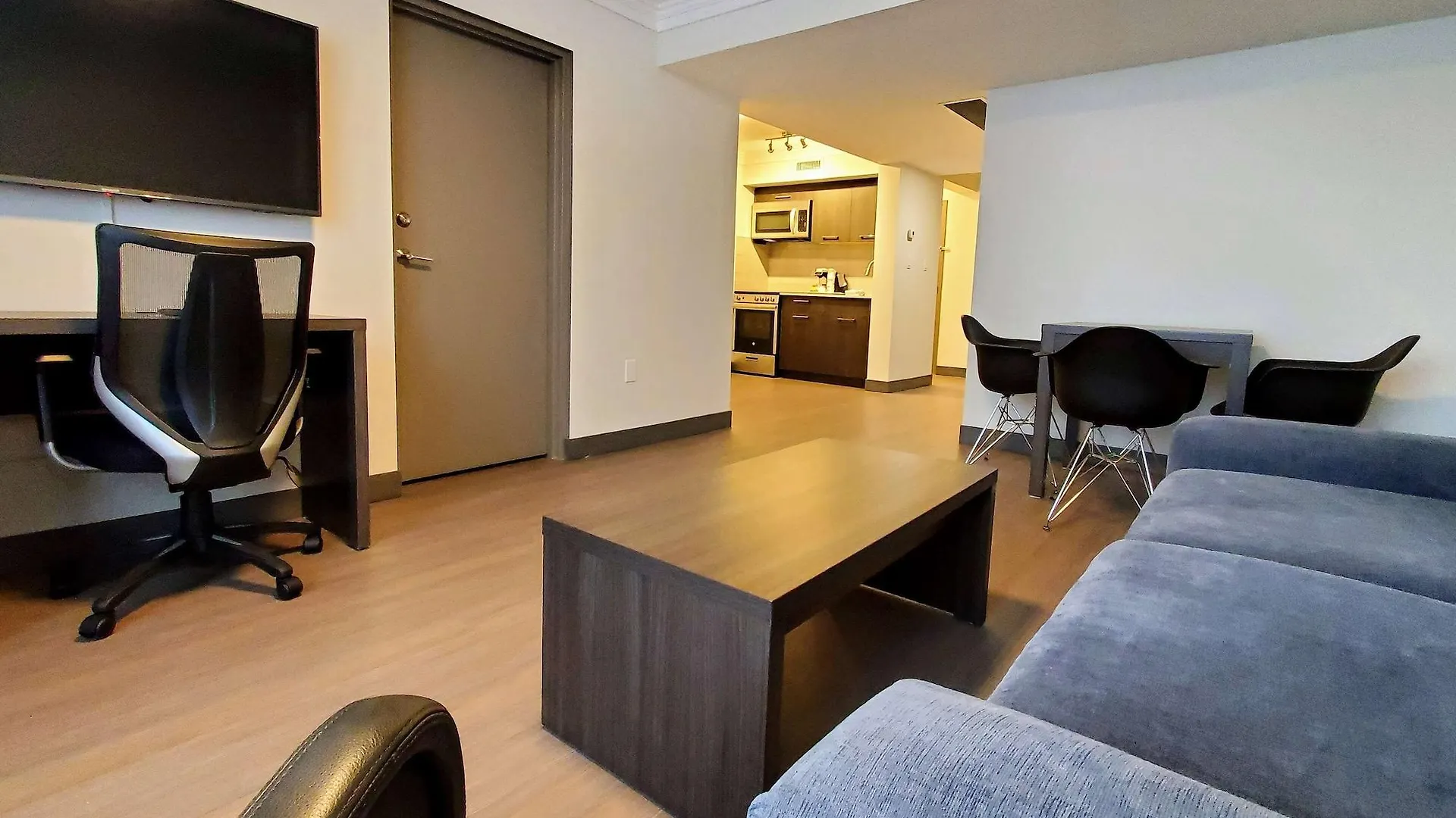 Hotel Super 8 By Wyndham Macleod Trail YYC