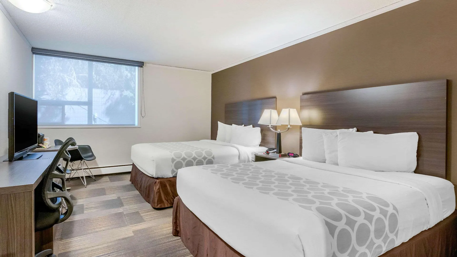 Hotel Super 8 By Wyndham Macleod Trail YYC Canadá