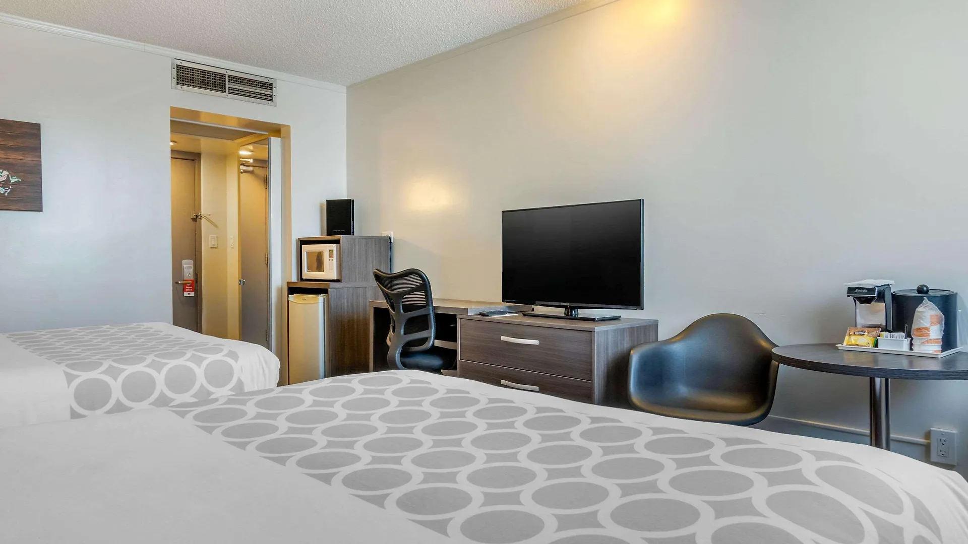 Hotel Super 8 By Wyndham Macleod Trail YYC