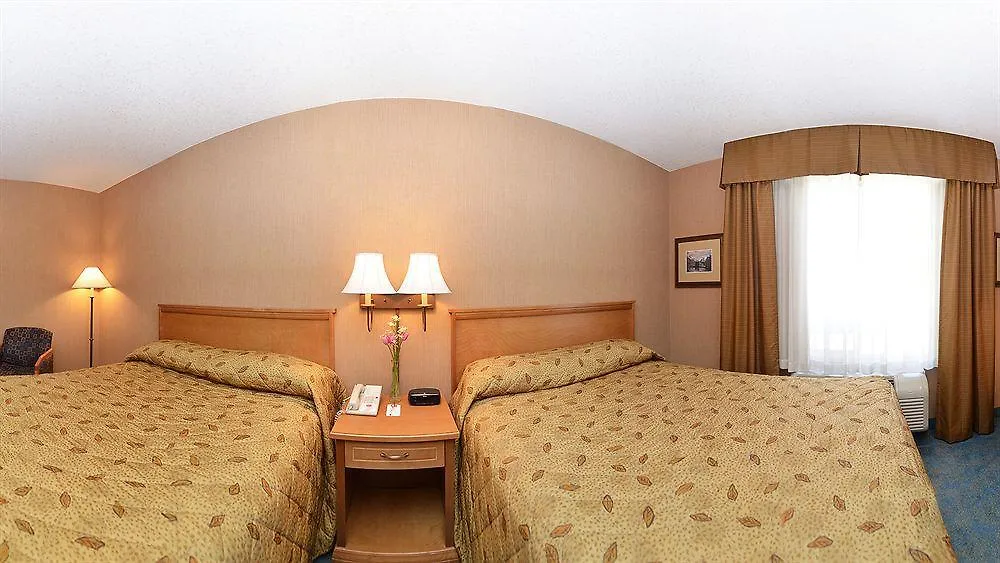 ***  Hotel Super 8 By Wyndham Macleod Trail YYC Canadá