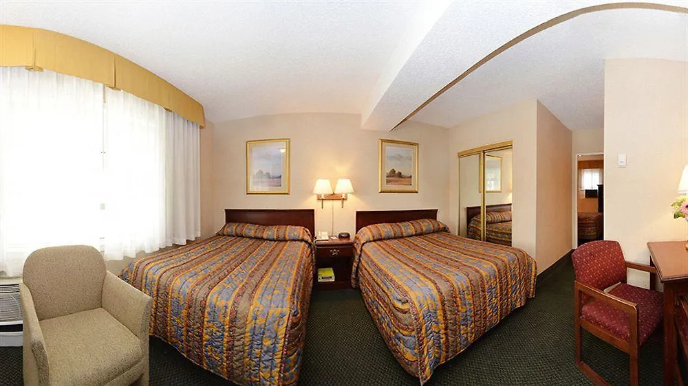 Hotel Super 8 By Wyndham Macleod Trail YYC