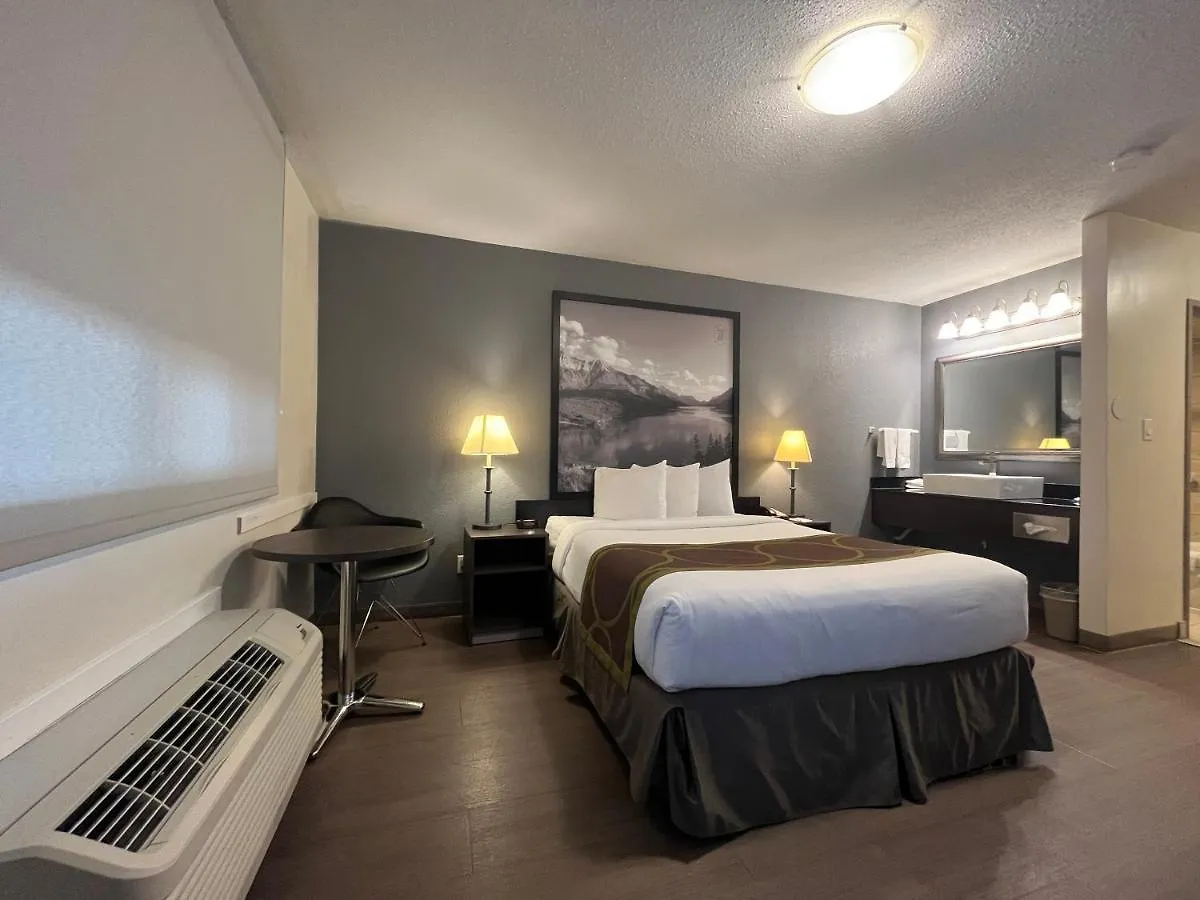 Hotel Super 8 By Wyndham Macleod Trail YYC