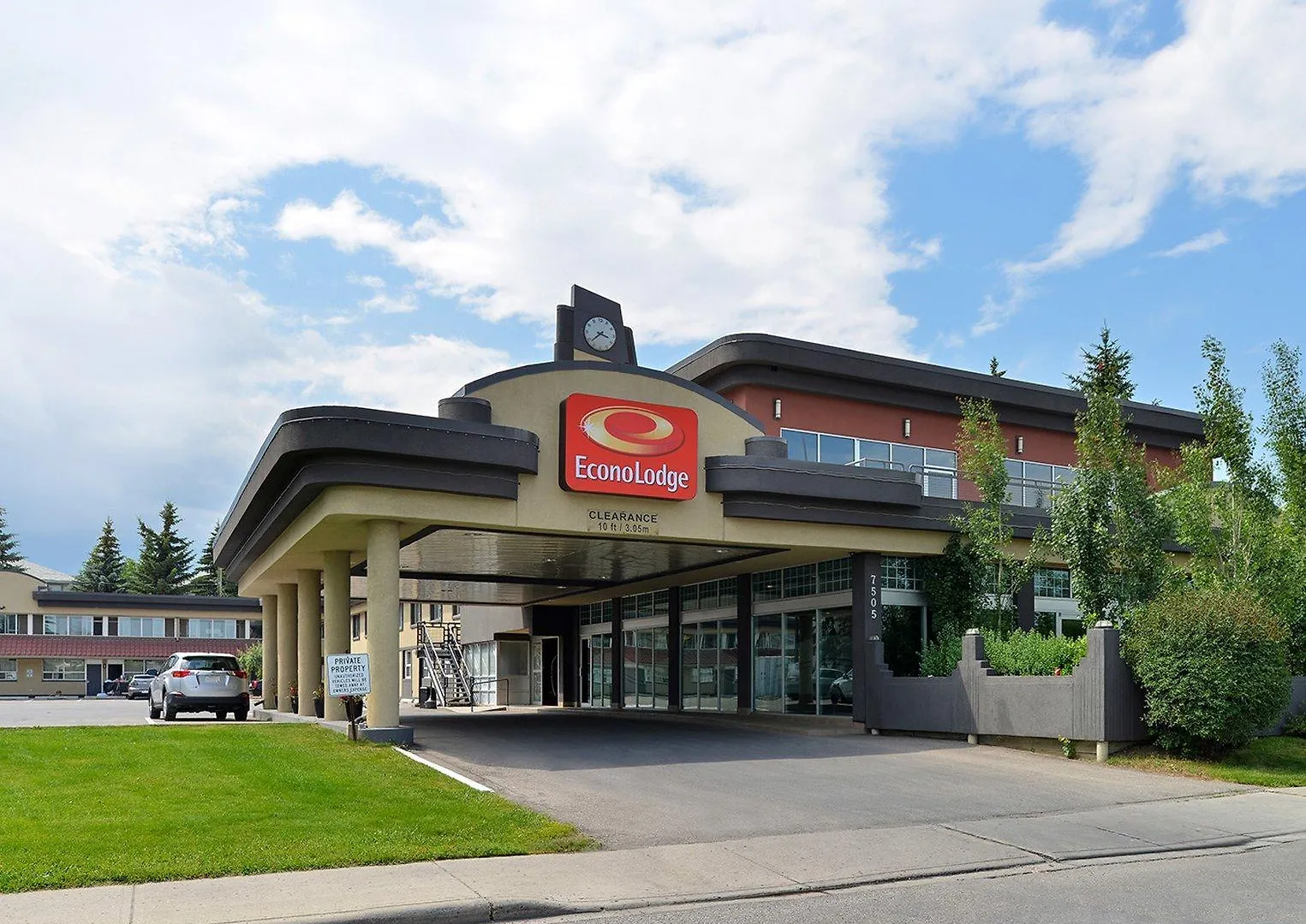 Hotel Super 8 By Wyndham Macleod Trail YYC