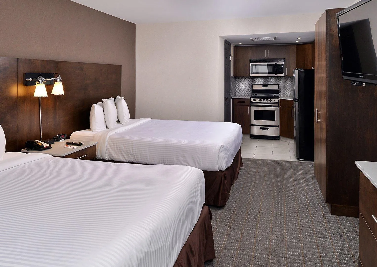 Hotel Super 8 By Wyndham Macleod Trail YYC