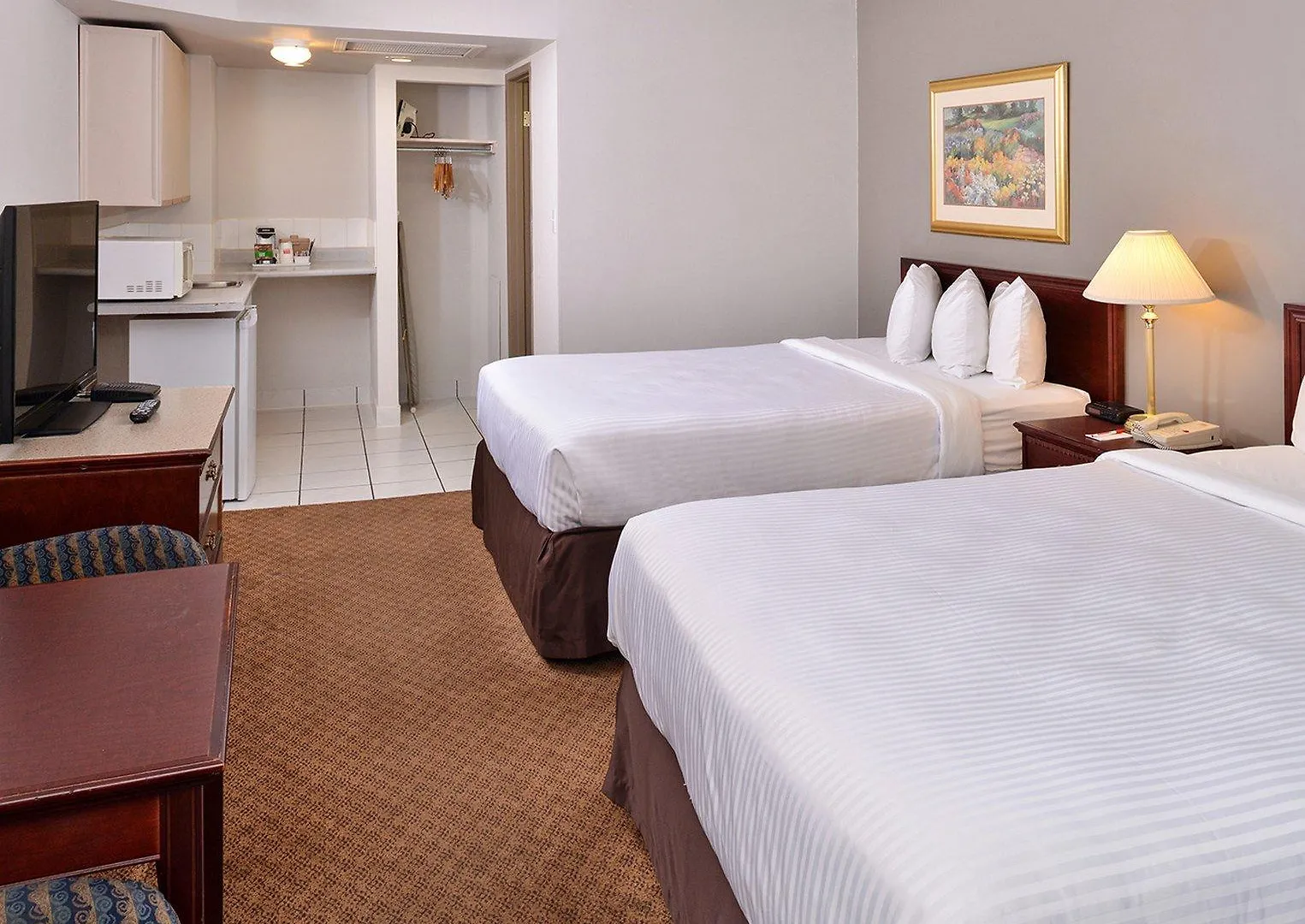 ***  Hotel Super 8 By Wyndham Macleod Trail YYC Canadá