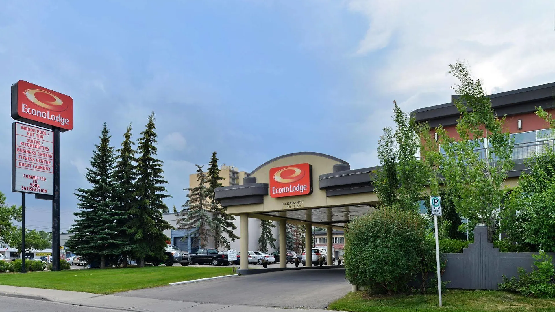 Hotel Super 8 By Wyndham Macleod Trail YYC Canadá